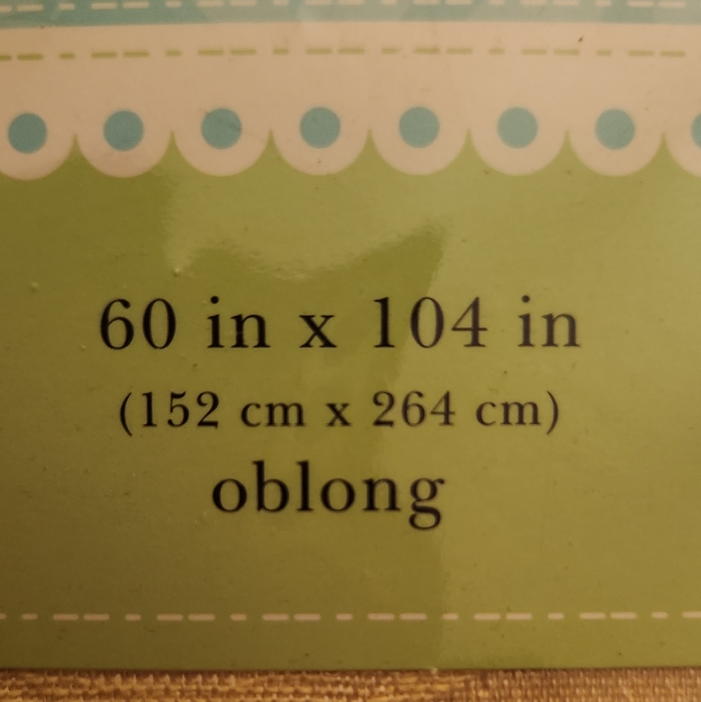 Town & Country Living tablecloth and 8 napkins - Picture 2 of 5